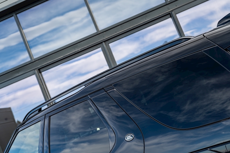 Land Rover 3.0 D300 MHEV R-Dynamic SE SUV 5dr Diesel Auto 4WD Euro 6 (s/s) (300 ps)