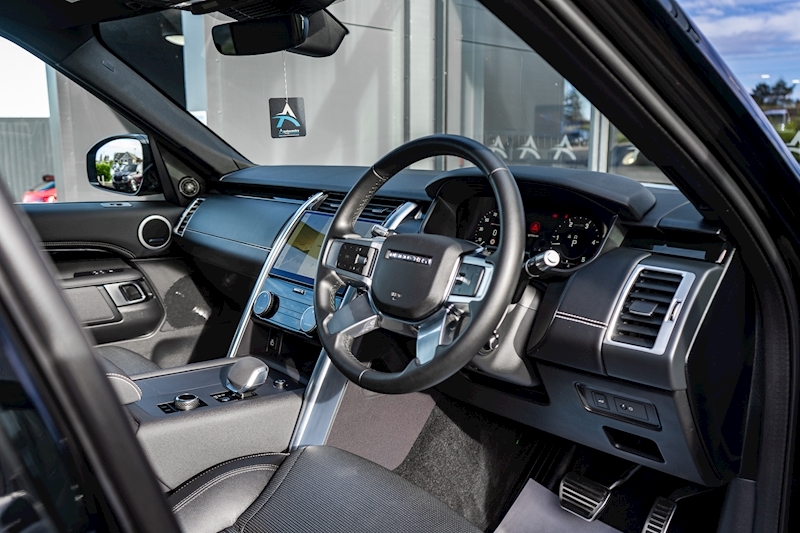 Land Rover 3.0 D300 MHEV R-Dynamic SE SUV 5dr Diesel Auto 4WD Euro 6 (s/s) (300 ps)