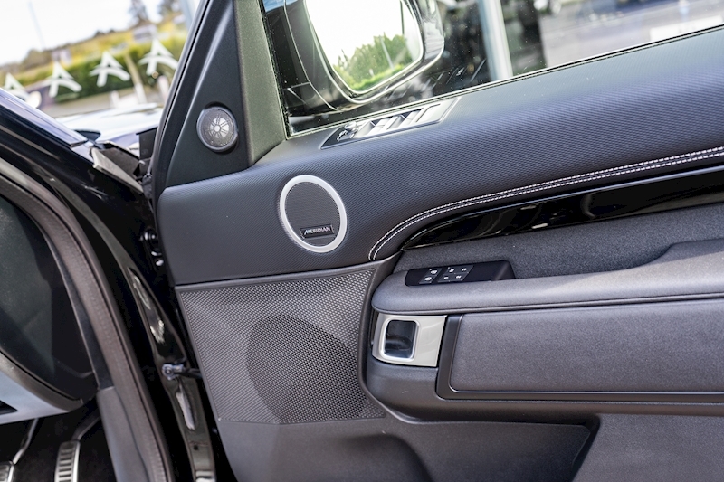 Land Rover 3.0 D300 MHEV R-Dynamic SE SUV 5dr Diesel Auto 4WD Euro 6 (s/s) (300 ps)