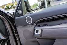 Land Rover 3.0 D300 MHEV R-Dynamic SE SUV 5dr Diesel Auto 4WD Euro 6 (s/s) (300 ps)