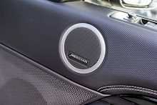 Land Rover 3.0 D300 MHEV R-Dynamic SE SUV 5dr Diesel Auto 4WD Euro 6 (s/s) (300 ps)