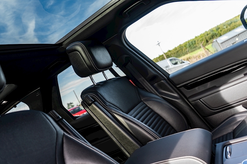 Land Rover 3.0 D300 MHEV R-Dynamic SE SUV 5dr Diesel Auto 4WD Euro 6 (s/s) (300 ps)