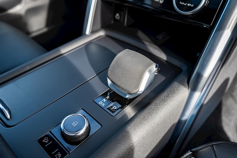 Land Rover 3.0 D300 MHEV R-Dynamic SE SUV 5dr Diesel Auto 4WD Euro 6 (s/s) (300 ps)