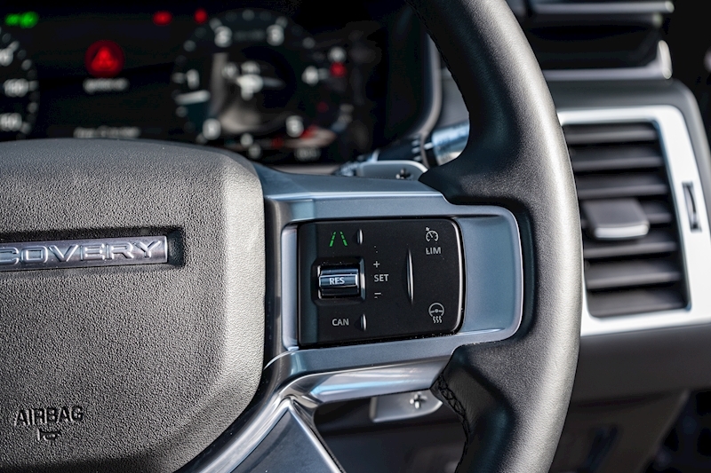 Land Rover 3.0 D300 MHEV R-Dynamic SE SUV 5dr Diesel Auto 4WD Euro 6 (s/s) (300 ps)