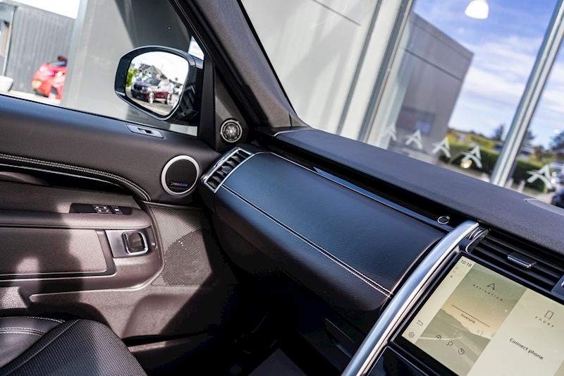 Land Rover 3.0 D300 MHEV R-Dynamic SE SUV 5dr Diesel Auto 4WD Euro 6 (s/s) (300 ps)