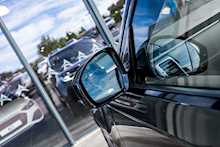 Land Rover 3.0 D300 MHEV R-Dynamic SE SUV 5dr Diesel Auto 4WD Euro 6 (s/s) (300 ps)