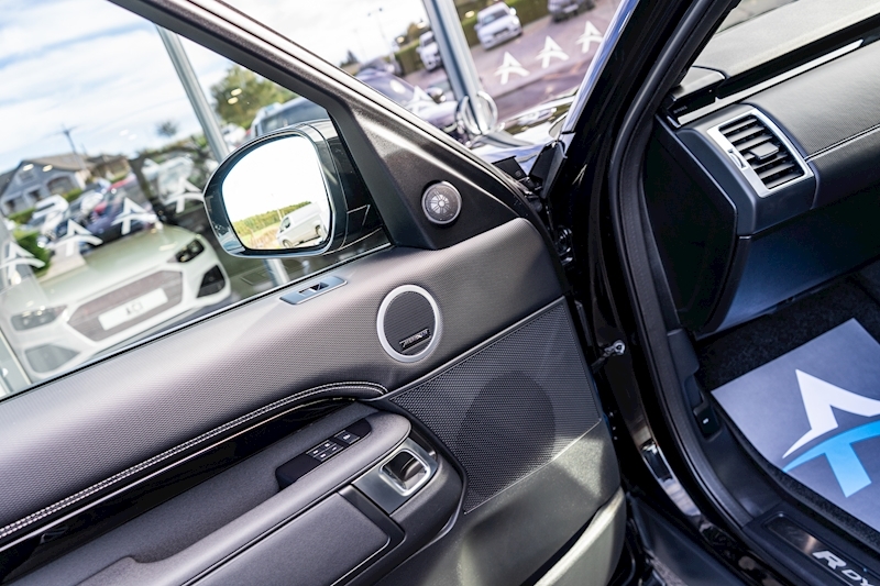 Land Rover 3.0 D300 MHEV R-Dynamic SE SUV 5dr Diesel Auto 4WD Euro 6 (s/s) (300 ps)