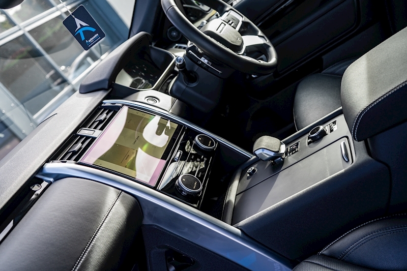 Land Rover 3.0 D300 MHEV R-Dynamic SE SUV 5dr Diesel Auto 4WD Euro 6 (s/s) (300 ps)