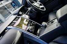 Land Rover 3.0 D300 MHEV R-Dynamic SE SUV 5dr Diesel Auto 4WD Euro 6 (s/s) (300 ps)