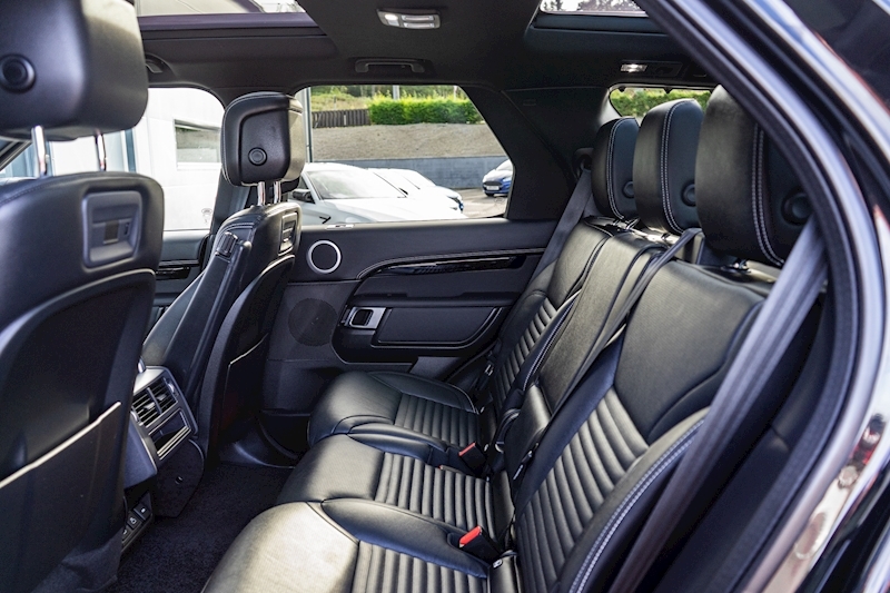 Land Rover 3.0 D300 MHEV R-Dynamic SE SUV 5dr Diesel Auto 4WD Euro 6 (s/s) (300 ps)