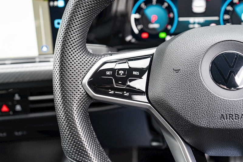 Volkswagen 2.0 TDI R-Line Hatchback 5dr Diesel DSG Euro 6 (s/s) (150 ps)