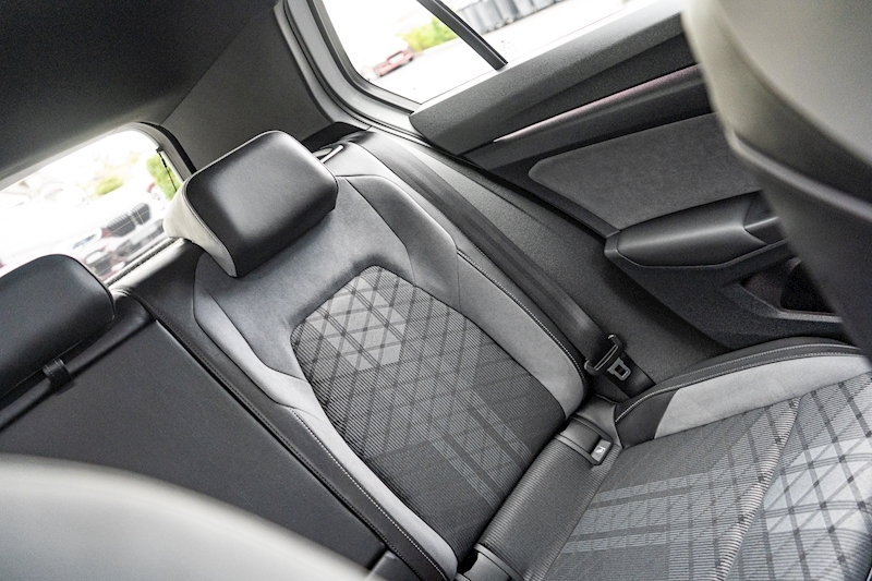 Volkswagen 2.0 TDI R-Line Hatchback 5dr Diesel DSG Euro 6 (s/s) (150 ps)