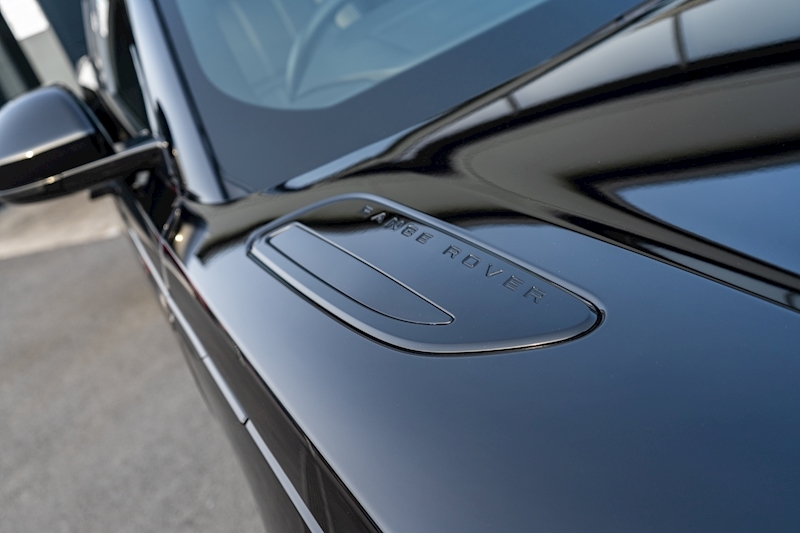 Land Rover 2.0 D200 MHEV R-Dynamic SE SUV 5dr Diesel Auto 4WD Euro 6 (s/s) (204 ps)