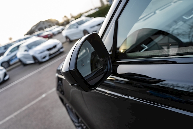 Land Rover 2.0 D200 MHEV R-Dynamic SE SUV 5dr Diesel Auto 4WD Euro 6 (s/s) (204 ps)