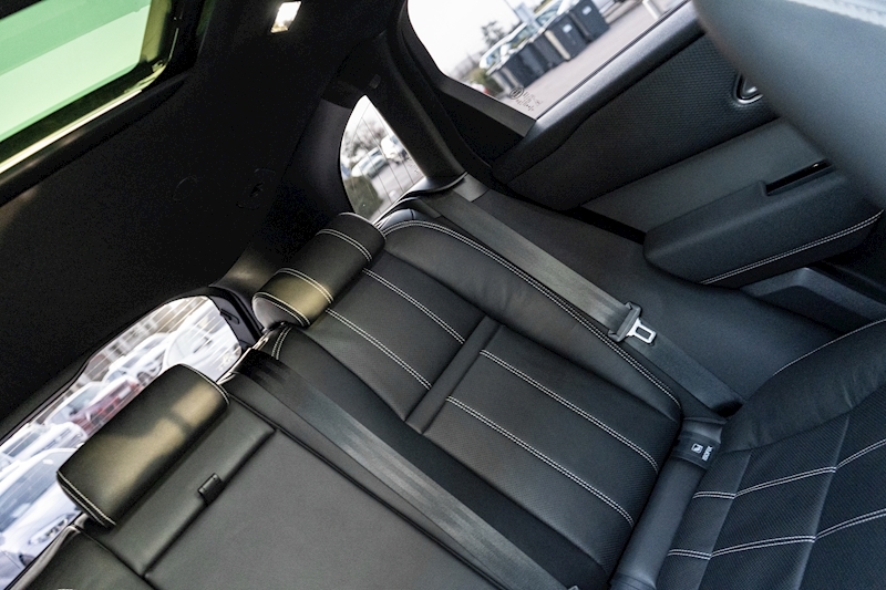 Land Rover 2.0 D200 MHEV R-Dynamic SE SUV 5dr Diesel Auto 4WD Euro 6 (s/s) (204 ps)