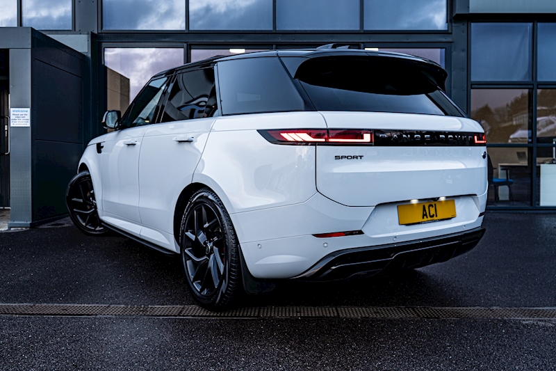 Land Rover 3.0 D300 MHEV Dynamic SE SUV 5dr Diesel Auto 4WD Euro 6 (s/s) (300 ps)