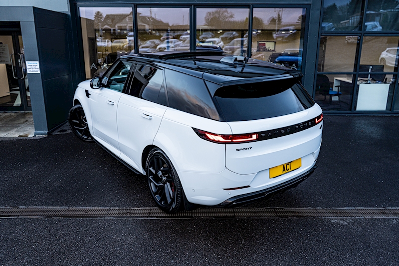 Land Rover 3.0 D300 MHEV Dynamic SE SUV 5dr Diesel Auto 4WD Euro 6 (s/s) (300 ps)