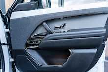 Land Rover 3.0 D300 MHEV Dynamic SE SUV 5dr Diesel Auto 4WD Euro 6 (s/s) (300 ps)