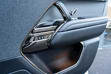 Land Rover 3.0 D300 MHEV Dynamic SE SUV 5dr Diesel Auto 4WD Euro 6 (s/s) (300 ps)