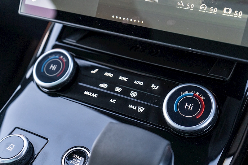 Land Rover 3.0 D300 MHEV Dynamic SE SUV 5dr Diesel Auto 4WD Euro 6 (s/s) (300 ps)