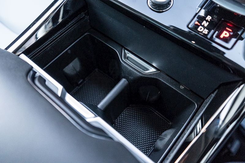 Land Rover 3.0 D300 MHEV Dynamic SE SUV 5dr Diesel Auto 4WD Euro 6 (s/s) (300 ps)