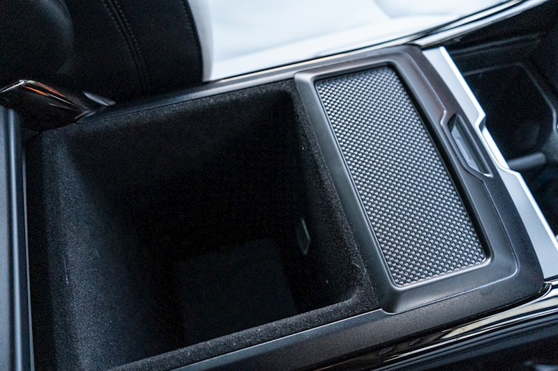 Land Rover 3.0 D300 MHEV Dynamic SE SUV 5dr Diesel Auto 4WD Euro 6 (s/s) (300 ps)