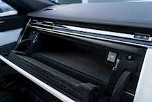 Land Rover 3.0 D300 MHEV Dynamic SE SUV 5dr Diesel Auto 4WD Euro 6 (s/s) (300 ps)