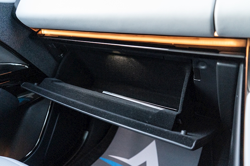 Land Rover 3.0 D300 MHEV Dynamic SE SUV 5dr Diesel Auto 4WD Euro 6 (s/s) (300 ps)