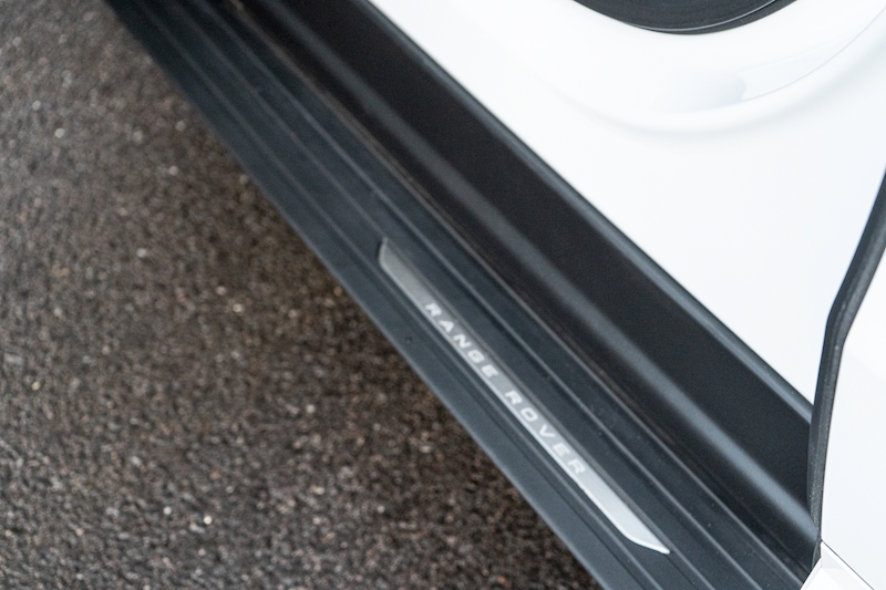 Land Rover 3.0 D300 MHEV Dynamic SE SUV 5dr Diesel Auto 4WD Euro 6 (s/s) (300 ps)