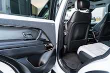 Land Rover 3.0 D300 MHEV Dynamic SE SUV 5dr Diesel Auto 4WD Euro 6 (s/s) (300 ps)