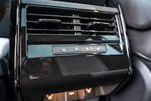 Land Rover 3.0 D300 MHEV Dynamic SE SUV 5dr Diesel Auto 4WD Euro 6 (s/s) (300 ps)