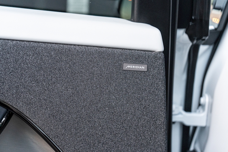 Land Rover 3.0 D300 MHEV Dynamic SE SUV 5dr Diesel Auto 4WD Euro 6 (s/s) (300 ps)