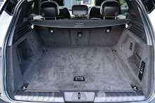 Land Rover 3.0 D300 MHEV Dynamic SE SUV 5dr Diesel Auto 4WD Euro 6 (s/s) (300 ps)