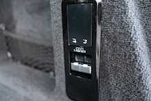 Land Rover 3.0 D300 MHEV Dynamic SE SUV 5dr Diesel Auto 4WD Euro 6 (s/s) (300 ps)