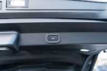 Land Rover 3.0 D300 MHEV Dynamic SE SUV 5dr Diesel Auto 4WD Euro 6 (s/s) (300 ps)