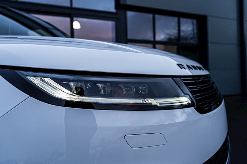 Land Rover 3.0 D300 MHEV Dynamic SE SUV 5dr Diesel Auto 4WD Euro 6 (s/s) (300 ps)