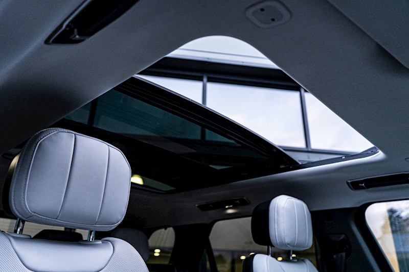 Land Rover 3.0 D300 MHEV Dynamic SE SUV 5dr Diesel Auto 4WD Euro 6 (s/s) (300 ps)