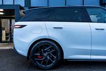 Land Rover 3.0 D300 MHEV Dynamic SE SUV 5dr Diesel Auto 4WD Euro 6 (s/s) (300 ps)