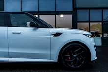 Land Rover 3.0 D300 MHEV Dynamic SE SUV 5dr Diesel Auto 4WD Euro 6 (s/s) (300 ps)