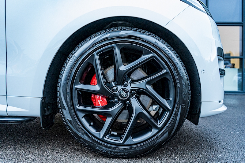 Land Rover 3.0 D300 MHEV Dynamic SE SUV 5dr Diesel Auto 4WD Euro 6 (s/s) (300 ps)