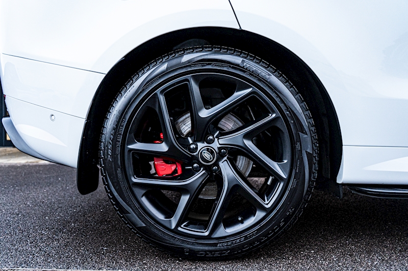 Land Rover 3.0 D300 MHEV Dynamic SE SUV 5dr Diesel Auto 4WD Euro 6 (s/s) (300 ps)