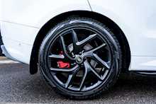 Land Rover 3.0 D300 MHEV Dynamic SE SUV 5dr Diesel Auto 4WD Euro 6 (s/s) (300 ps)