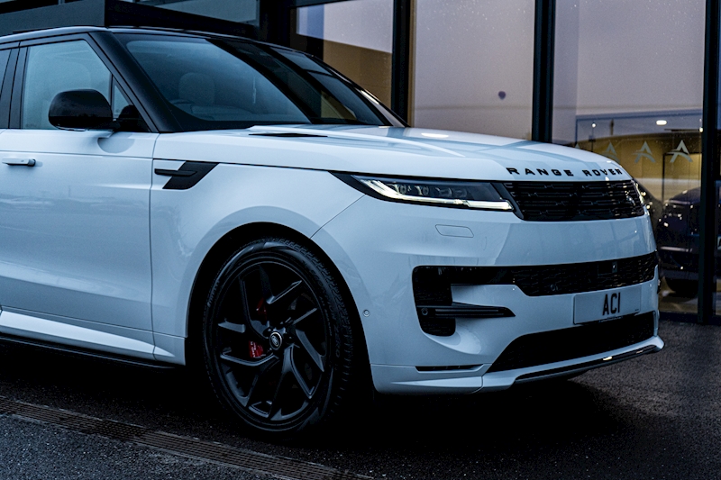 Land Rover 3.0 D300 MHEV Dynamic SE SUV 5dr Diesel Auto 4WD Euro 6 (s/s) (300 ps)