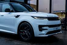 Land Rover 3.0 D300 MHEV Dynamic SE SUV 5dr Diesel Auto 4WD Euro 6 (s/s) (300 ps)