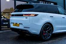 Land Rover 3.0 D300 MHEV Dynamic SE SUV 5dr Diesel Auto 4WD Euro 6 (s/s) (300 ps)