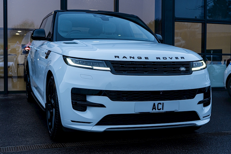 Land Rover 3.0 D300 MHEV Dynamic SE SUV 5dr Diesel Auto 4WD Euro 6 (s/s) (300 ps)