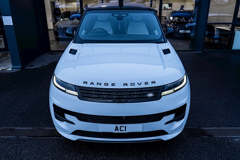 Land Rover 3.0 D300 MHEV Dynamic SE SUV 5dr Diesel Auto 4WD Euro 6 (s/s) (300 ps)