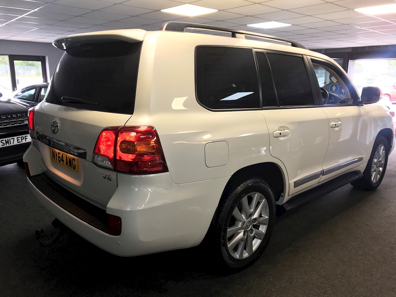 Land Cruiser 4.5 D-4D SUV 5dr Diesel Automatic 4x4 (TPMS) (250 g/km, 272 bhp) 4.5 5dr SUV Automatic Diesel