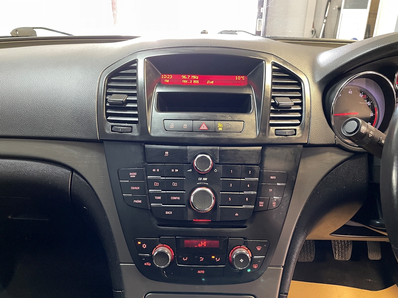 Used 2009 Vauxhall Insignia i VVT Exclusiv Hatchback 1.8 Manual Petrol