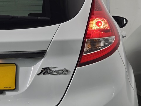 1.4 Titanium Hatchback 5dr Petrol Automatic (154 g/km, 94 bhp)